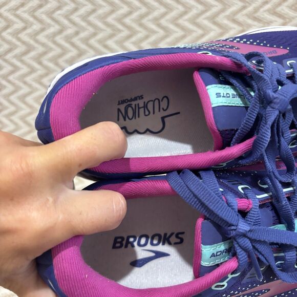 Brooks Women’s Adrenaline GTS 22 Running Shoes - Picture 6 of 10